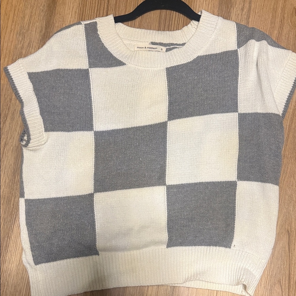 Moon & Madison Cream and Gray Block Sweater